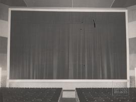 Tela do Cine Capixaba com as cortinas fechadas