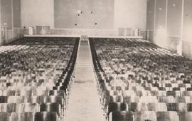 Interior do Cine Capixaba visto a partir da tela com 1400 lugares