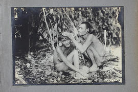 Dois índios botocudos sentados