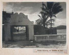 Portão histórico, no "Saldanha da Gama"