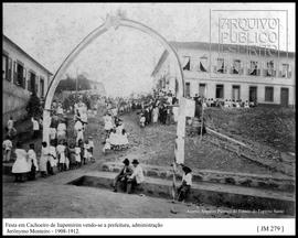 Festa em Cachoeiro de Itapemirim, vendo-se a prefeitura, em homenagem ao Presidente de Estado Jer...