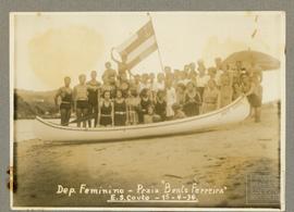 Departamento feminino dentro do barco Bate Papo na Praia Bento Ferreira