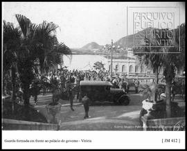 Guarda formada em frente ao Palácio do Governo