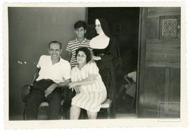 Izaura Dória Claudio, Jose Celso Claudio, com a filha Abgail Claudio Simões e o filho Antonio Car...