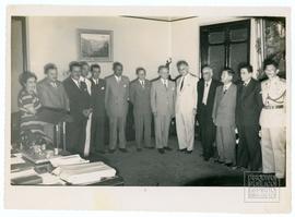José Celso Claudio em foto com o Secretariado Estadual e o Governador Carlos Lindenberg, no Palác...