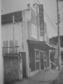 Vista lateral da fachada do Cine Castro