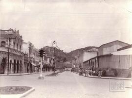 Vista parcial da Avenida República, esquina com a Avenida Cleto Nunes