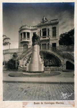 Busto de Domingos Martins