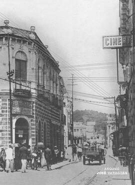 O Cine Teatro Central com visão da Rua da Alfândega
