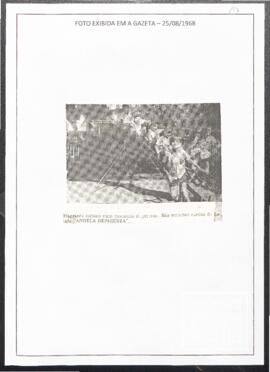 Recorte de Jornal: "Flagra na Escola Ângela de Brienza”